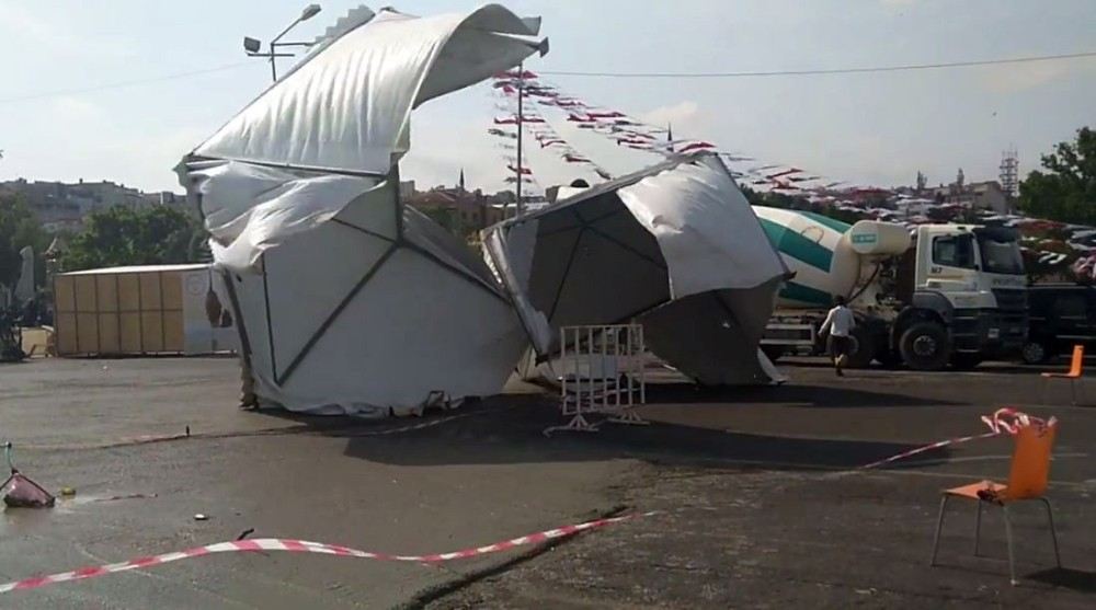 Fırtına, Çadırları Böyle Uçurdu