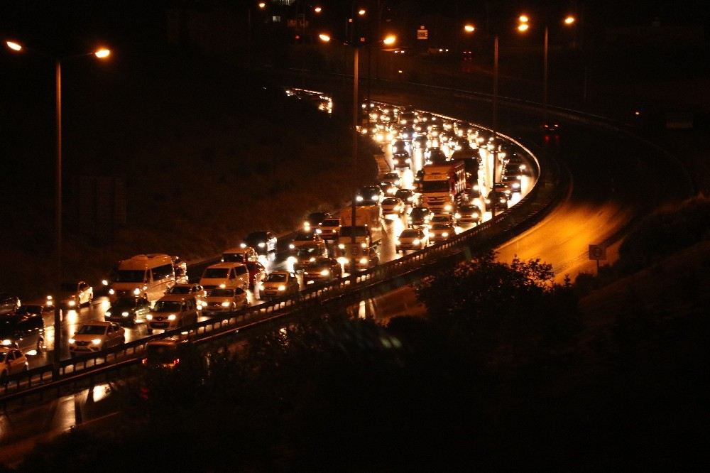 Temde Bayram Dönüşü Yoğunluğu Sürüyor