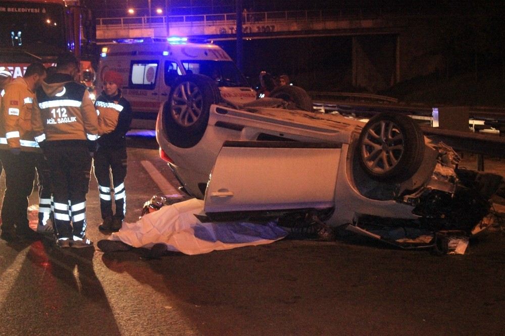 Temde Otomobil Kamyona Arkadan Çarparak Takla Attı.: 2 Ölü, 1 Yaralı