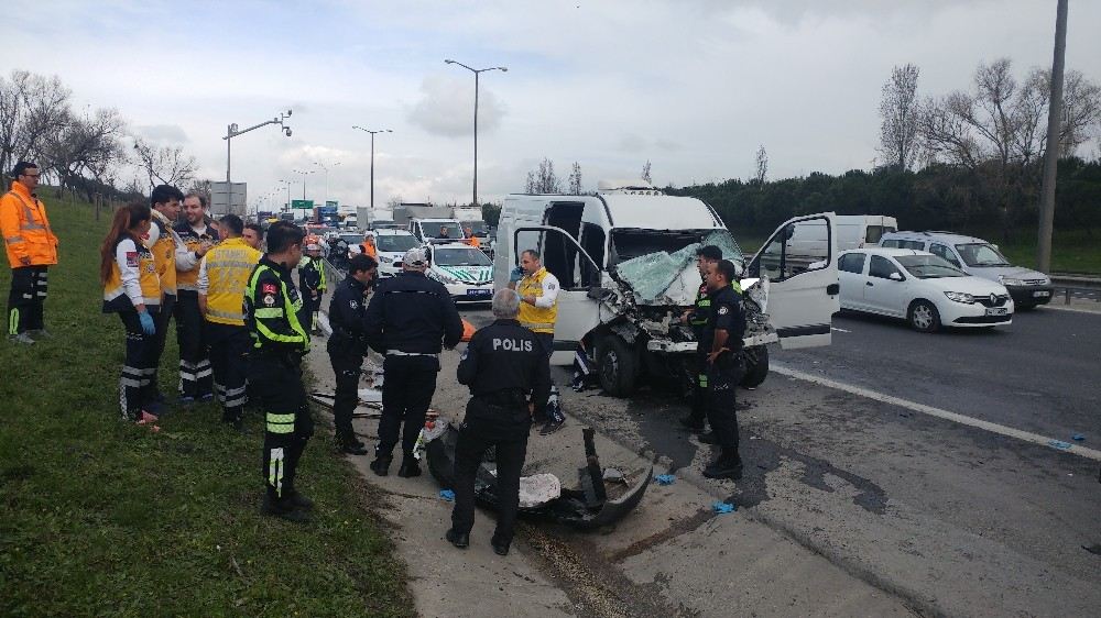 Temde Otoyolu Hadımköy Gişelerde Kaza: 1 Ölü, 2 Yaralı