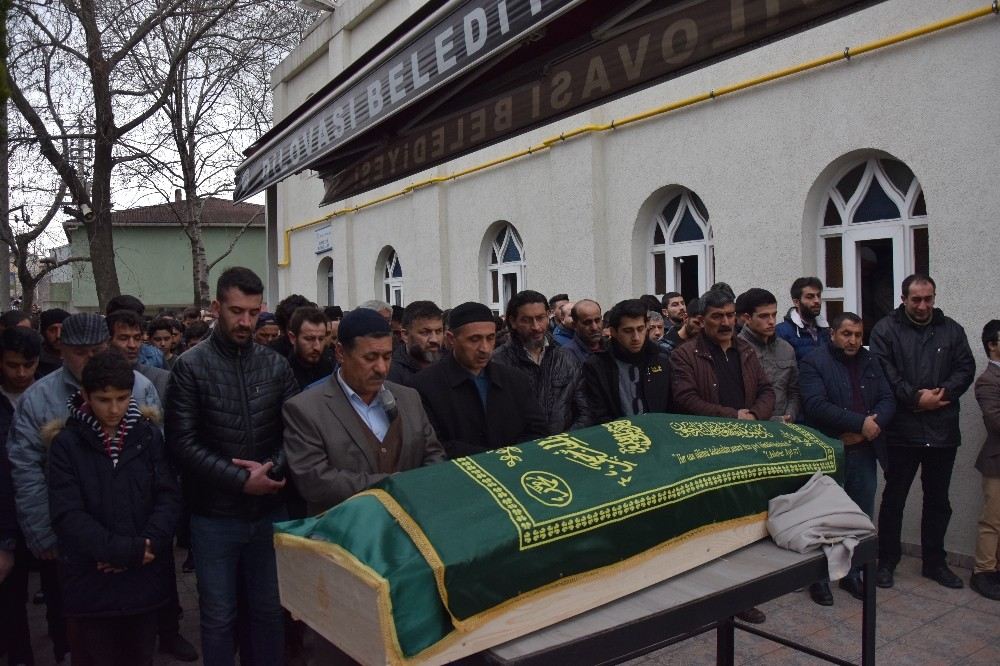 Tersanedeki Yangında Ölen Genç Toprağa Verildi