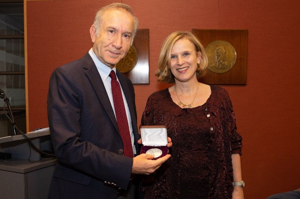 The Archer Huntington Ödülünü Alan İlk Türk Prof. Dr. Oğuz Tekin Oldu