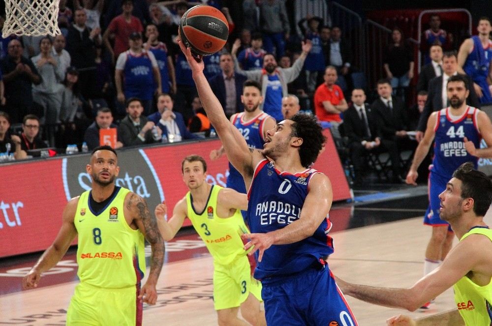 Thy Euroleague: Anadolu Efes: 92 - Barcelona Lassa: 70