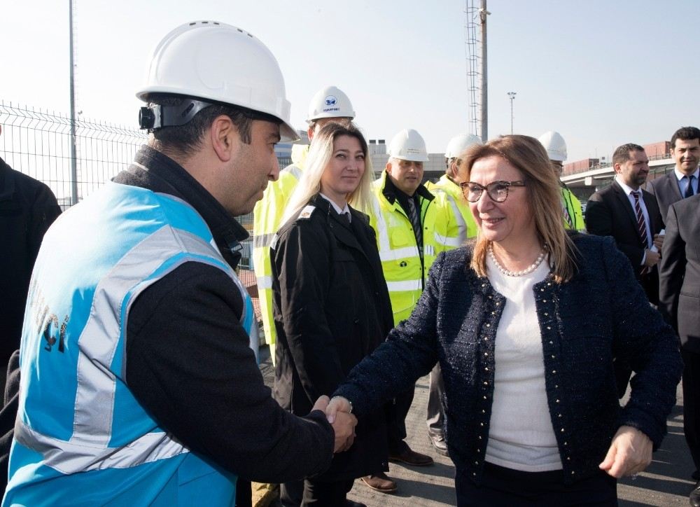 Ticaret Bakanı Pekcan, Ambarlı Gümrük Müdürlüğünü Ziyaret Etti