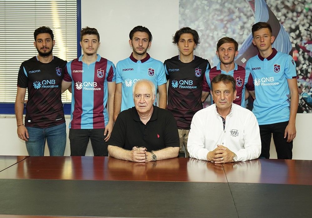 Trabzonspor, 6 Oyuncuyla Profesyonel Sözleşme Yaptı