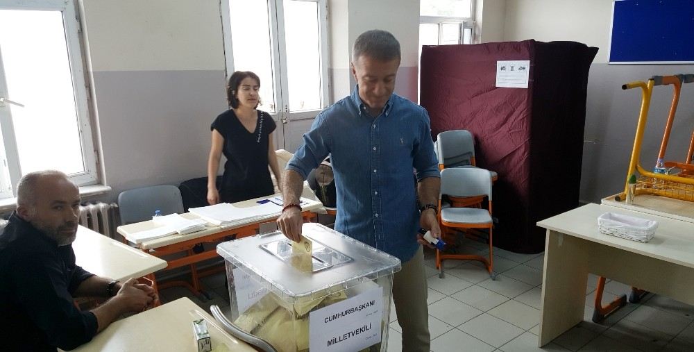 Trabzonspor Başkanı Ahmet Ağaoğlu Oyunu Sarıyerde Kullandı