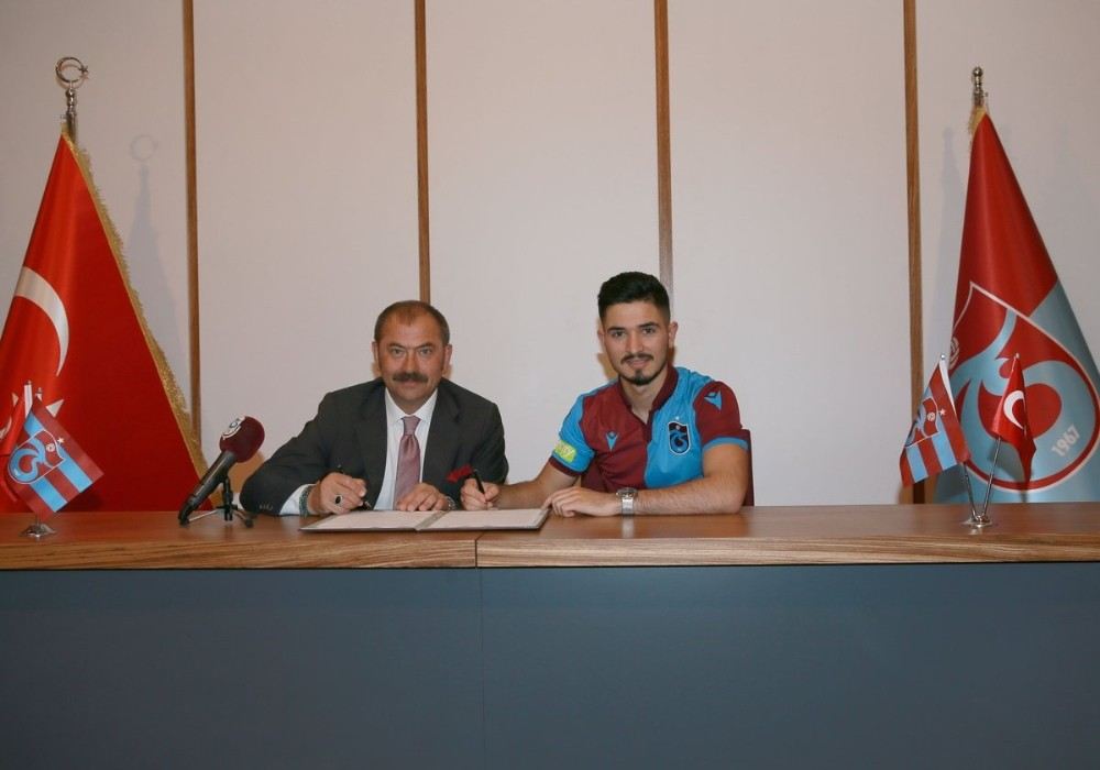 Trabzonsporda Fıratcan Üzüm İmzayı Attı
