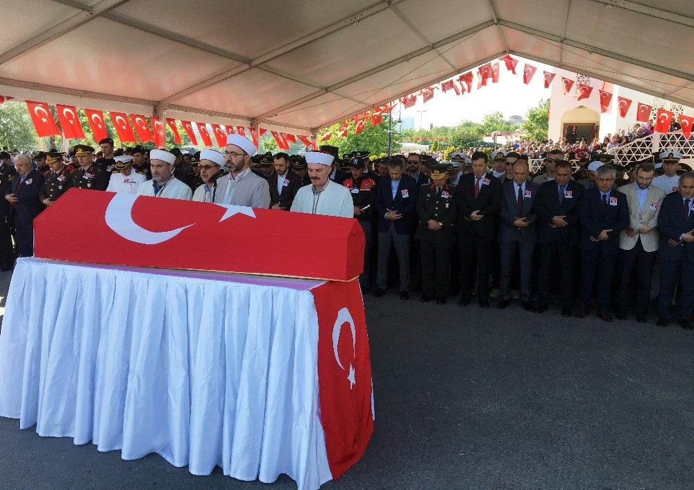 Trafik Kazasında Şehit Olan Polis Memuru Son Yolculuğuna Uğurlandı