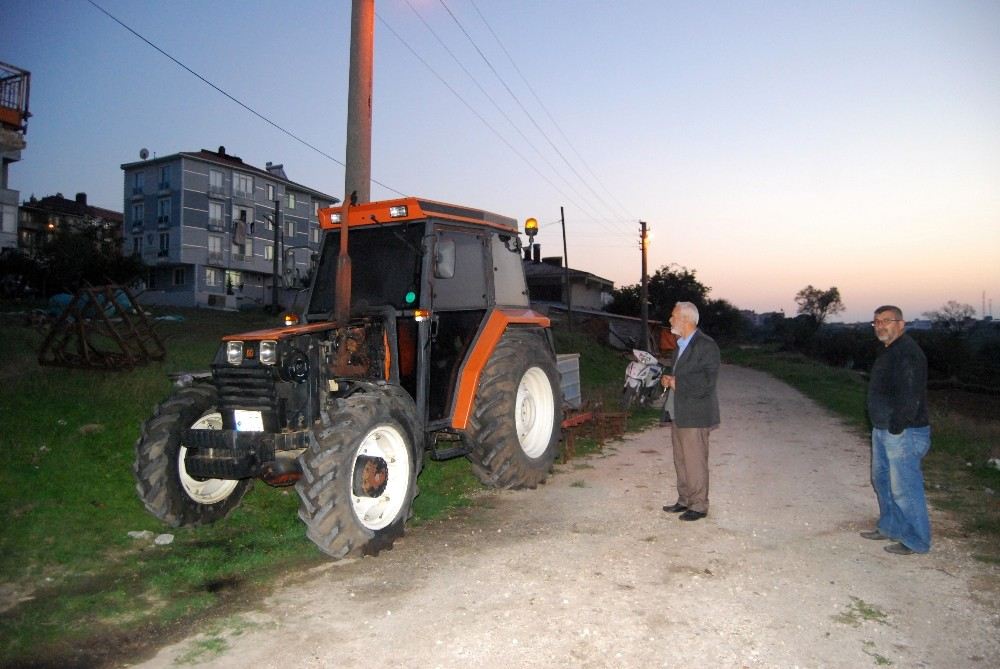 Traktörü Yanan Çiftçi: Cana Geleceğine Mala Gelsin