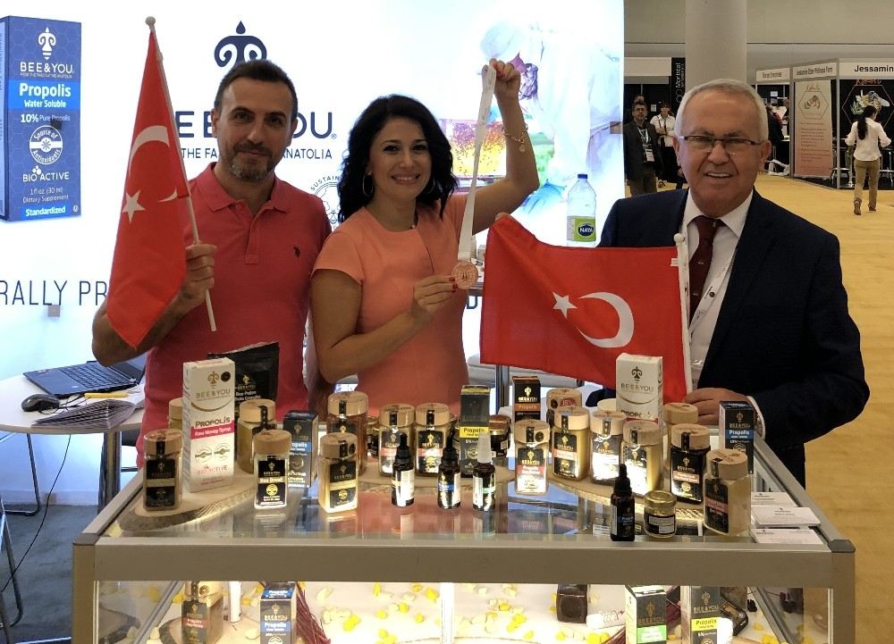 Türk Arıcılık Sektörüne Kanadadan Uluslararası Ödül