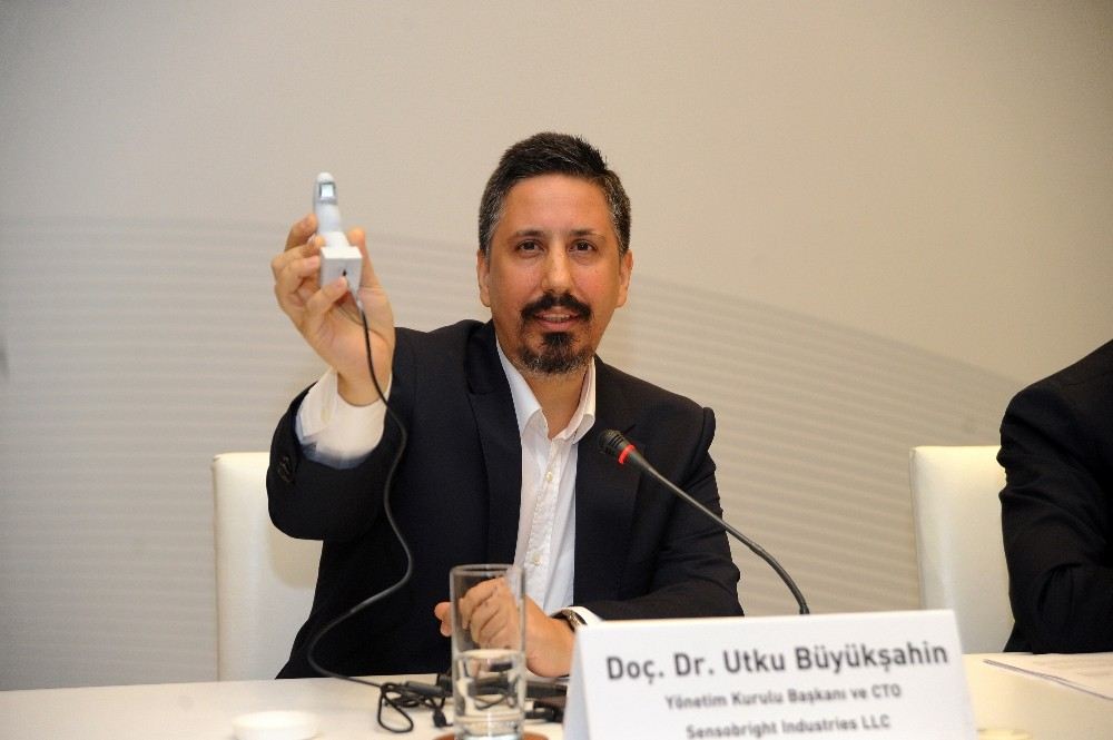 Türk Bilim Adamı Robotlarda Dokunma Hissine Sahip Yapay Deri Teknolojisi Geliştirdi