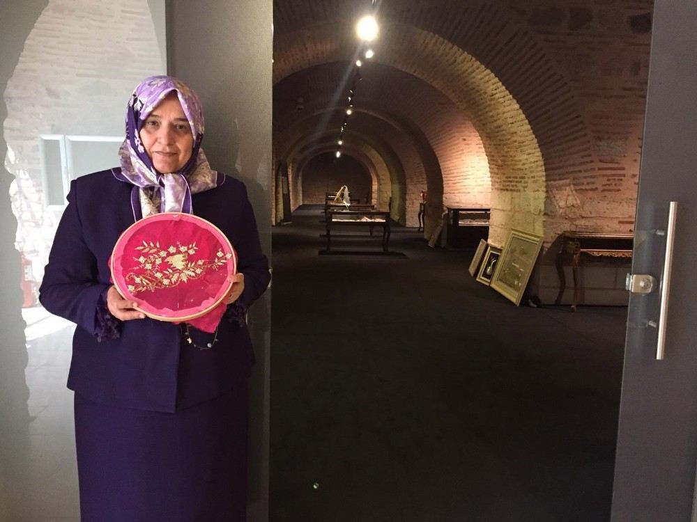 Türk Kadınlarının Nakışları 2nci Elizabethin Sarayını Süslüyor