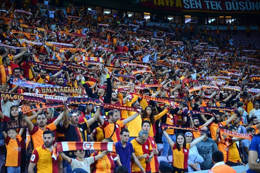 Türk Telekom Stadyumunda 11. Galatasaray - Fenerbahçe Derbisi