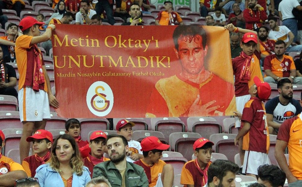 Türk Telekom Stadyumunda Metin Oktay Anıldı