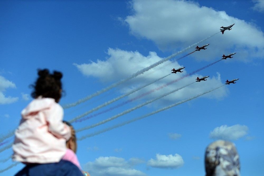 Türk Yıldızları Ve Su-30 Teknofestte Nefes Kesti