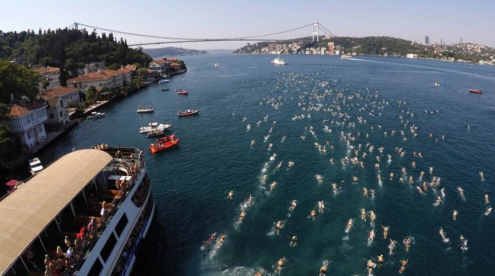 Türkiye İki Kıta Arasında Yüzmek İçin Kulaç Attı