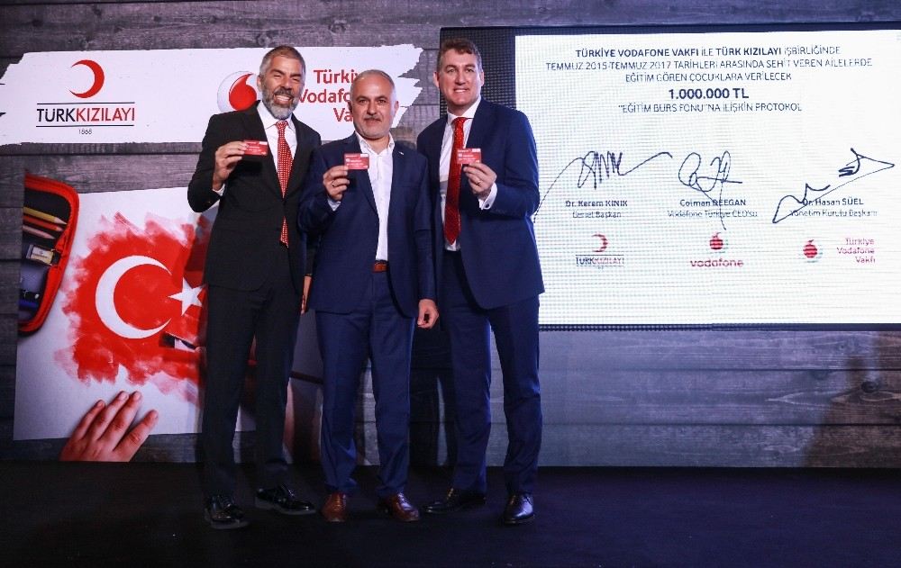 Türkiye Vodafone Vakfı Ve Türk Kızılaydan Şehit Çocuklarına 1 Milyon Tllik Eğitim Bursu