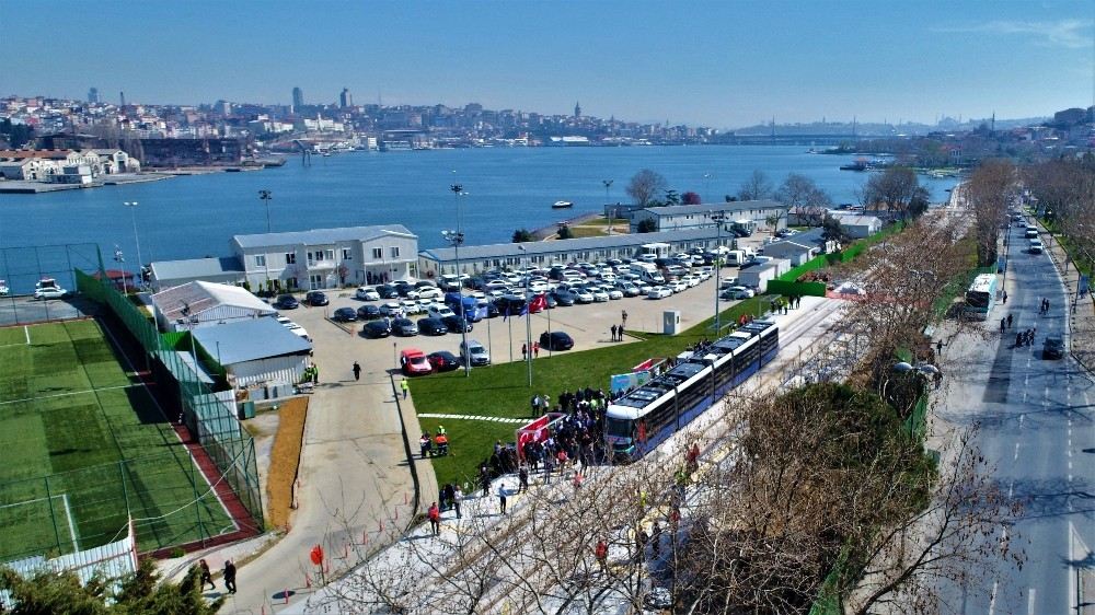 Türkiyenin İlk Yerden Beslemeli Tramvay Hattının Test Sürüşleri Başladı