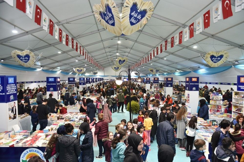 Tuzla 3. Kitap Fuarında 200 Bin Kişi ?Aşk İle Okudu