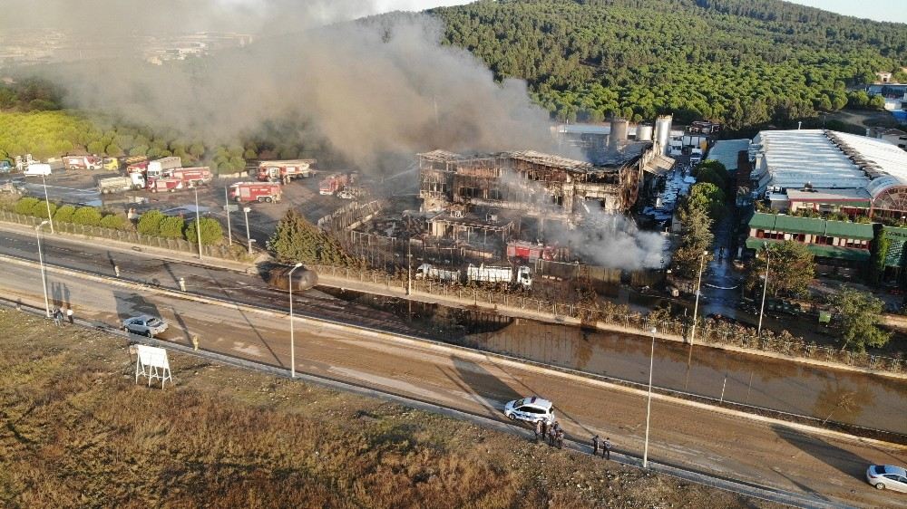 Tuzlada Yanan Fabrikanın Son Durumu Havadan Görüntülendi