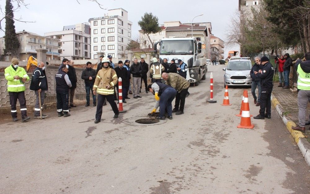 Tuzladaki Kimyasal Kokunun Kaynağı Araştırılıyor