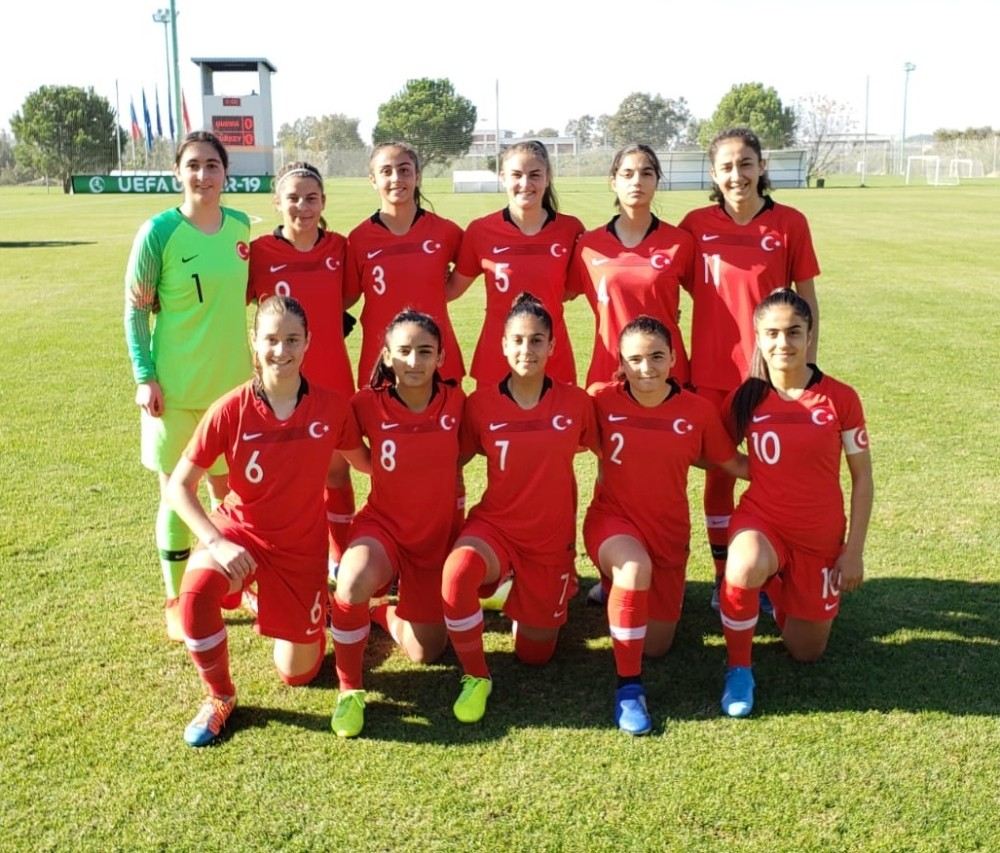 U17 Kız Milli Futbol Takımından Rusyaya Yarım Düzine Gol