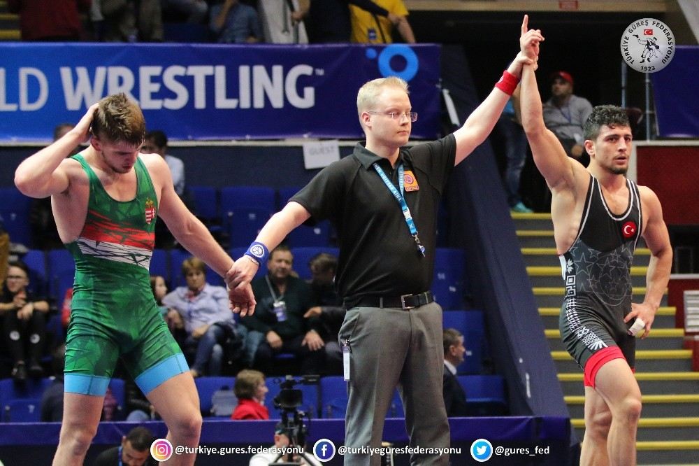 U23 Dünya Grekoromen Güreş Şampiyonasında İki Yarı Finalist