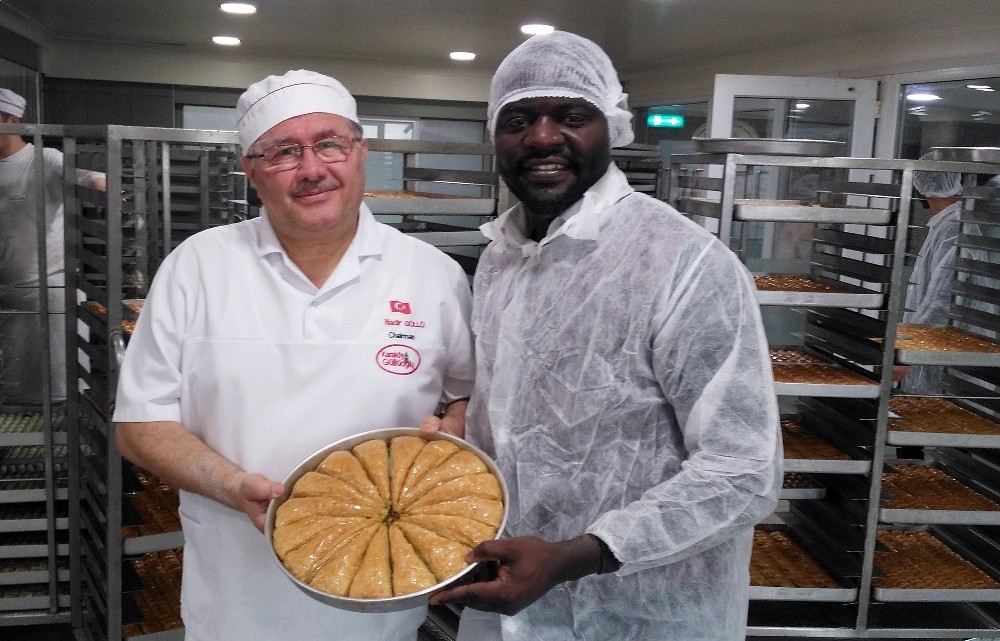 Uluslararası Öğrenciler Baklava Üretimini Deneyimledi