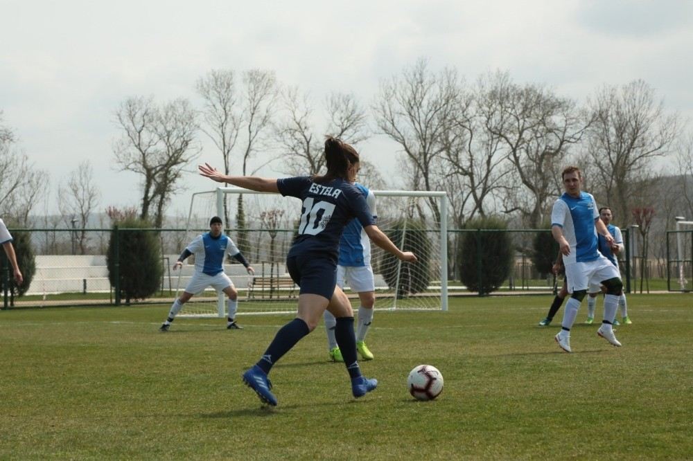 Uluslararası Polis Futbol Turnuvasında Heyecan Sürüyor