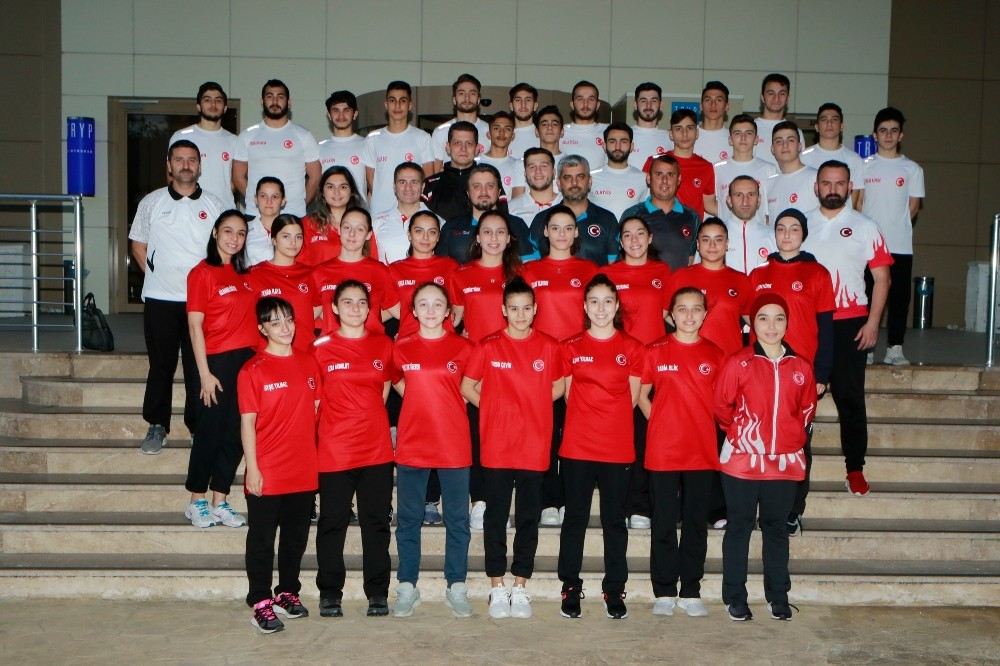 Ümit, Genç Ve 21 Yaş Altı Karate Milli Takımı Dünya Şampiyonasına Hazırlanıyor