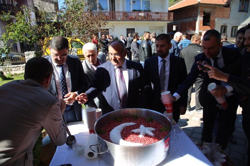 Ümraniye Belediyesi, Bosnada Aşure Dağıttı