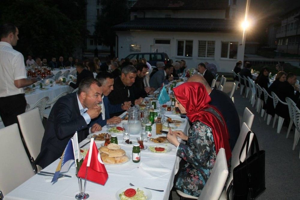 Ümraniye Belediyesi Saraybosnaya Kardeşlik Sofrası Kurdu