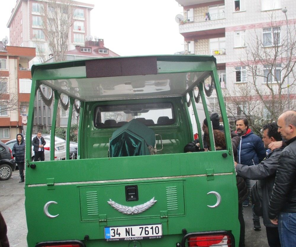 Ümraniyede Bir Kadın, Evine Giren Bir Zanlı Tarafından Öldürüldü