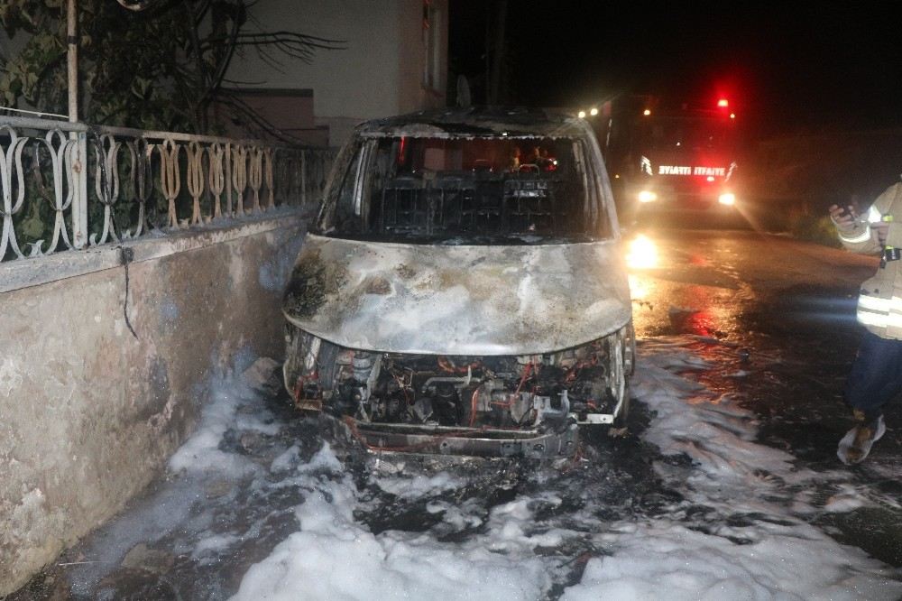 Ümraniyede Park Halindeki Araç Alev Alev Böyle Yandı