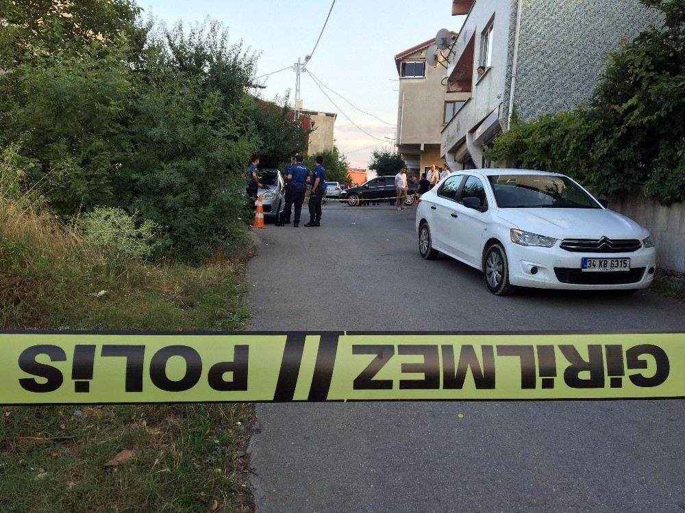 Ümraniyede Silahlı 3 Şahıs Bir Kişiye Kurşun Yağdırdı