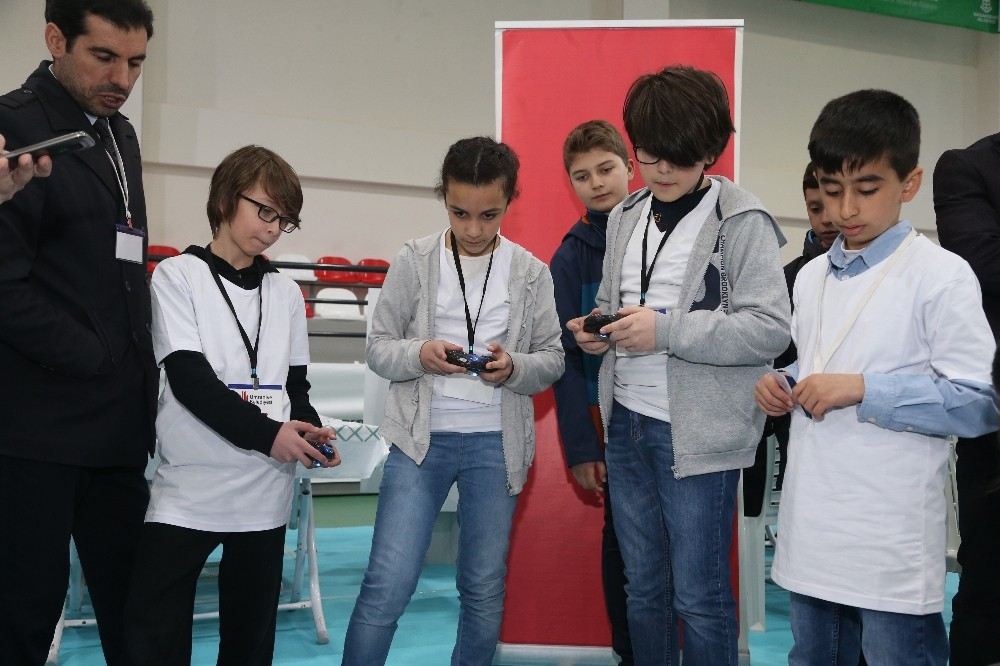 Ümraniyeli Bilge Çocuklardan Uluslararası Robotik Yarışmasında Birincilik