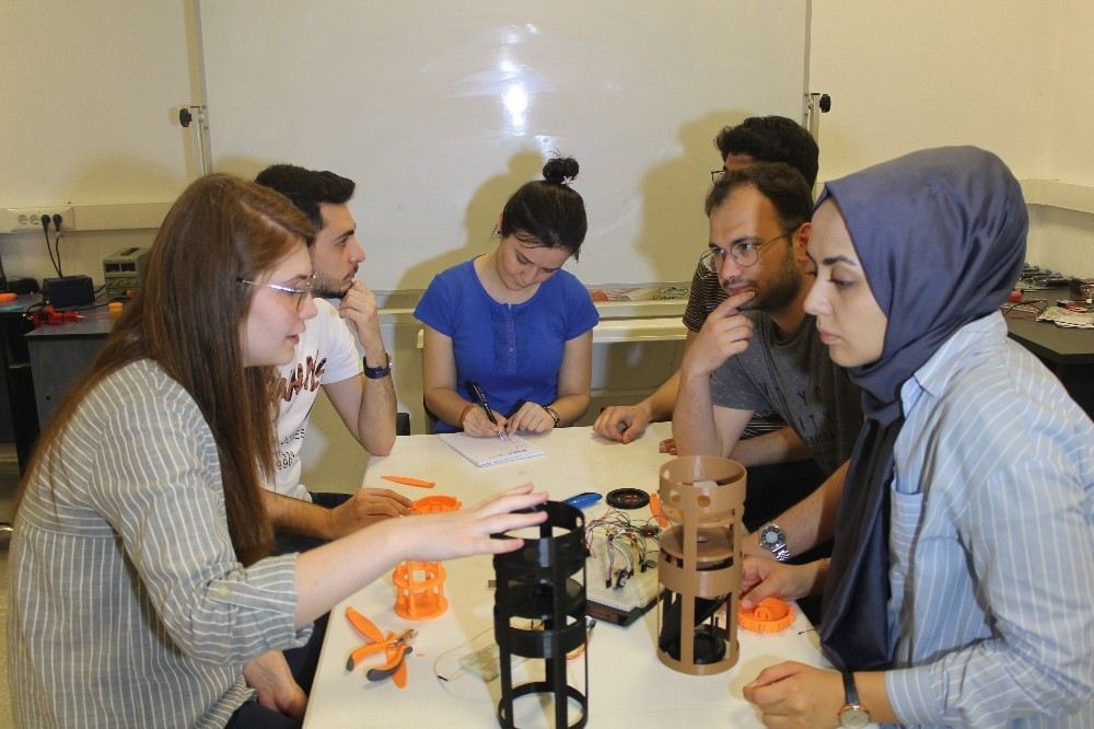 Üniversite Öğrencileri, Tasarladıkları Uydu Sistemiyle Abdde Türkiyeyi Temsil Edecek