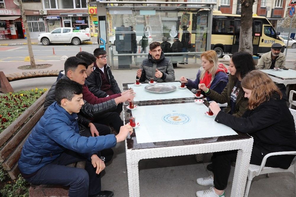 Üniversite Öğrencilerinden Sokak Hayvanları İçin Anlamlı Hareket