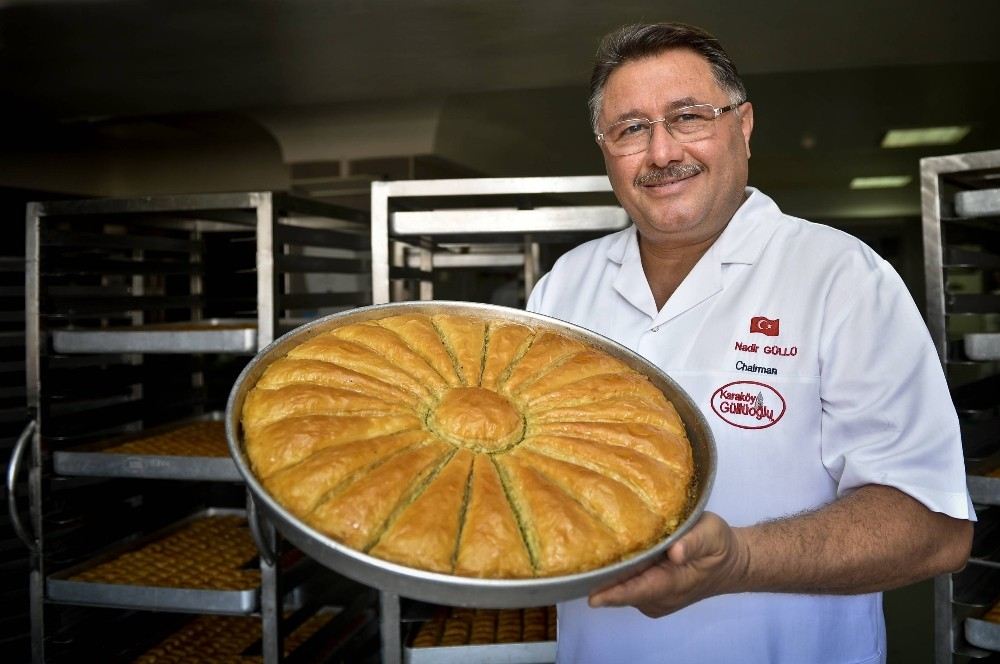 Ünlü Baklavacı Nadir Güllüden Bayramda Baklava Alacaklara Uyarı