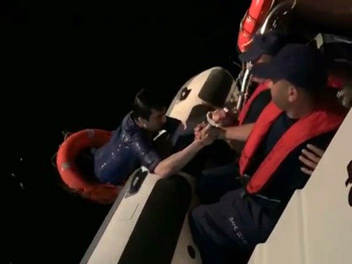 Üsküdarda Denize Atlayan Vatandaşın Kurtarılma Anı