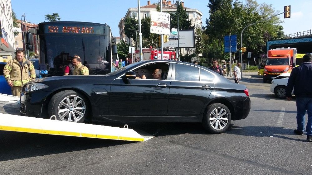 Üsküdarda Lüks Araç Kaza Yaptı: 6 Yaralı