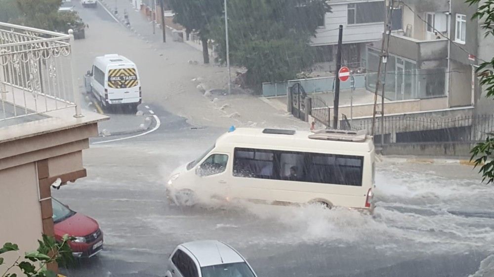 Üsküdarda Yollar Göle Döndü