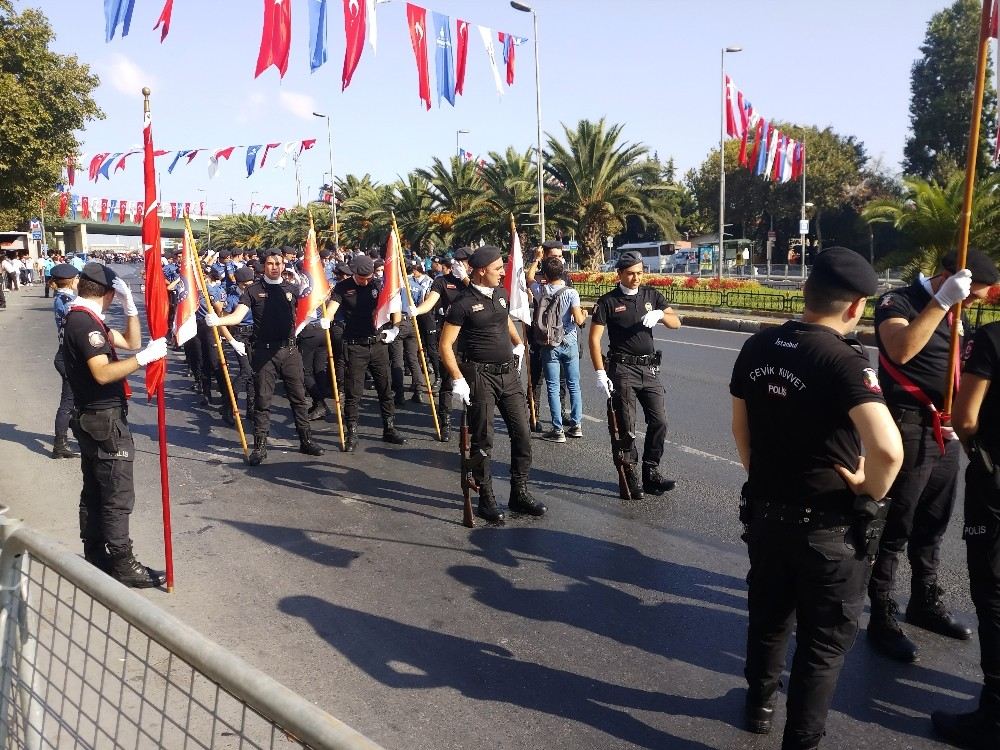 Vatan Caddesinde 30 Ağustos Provası