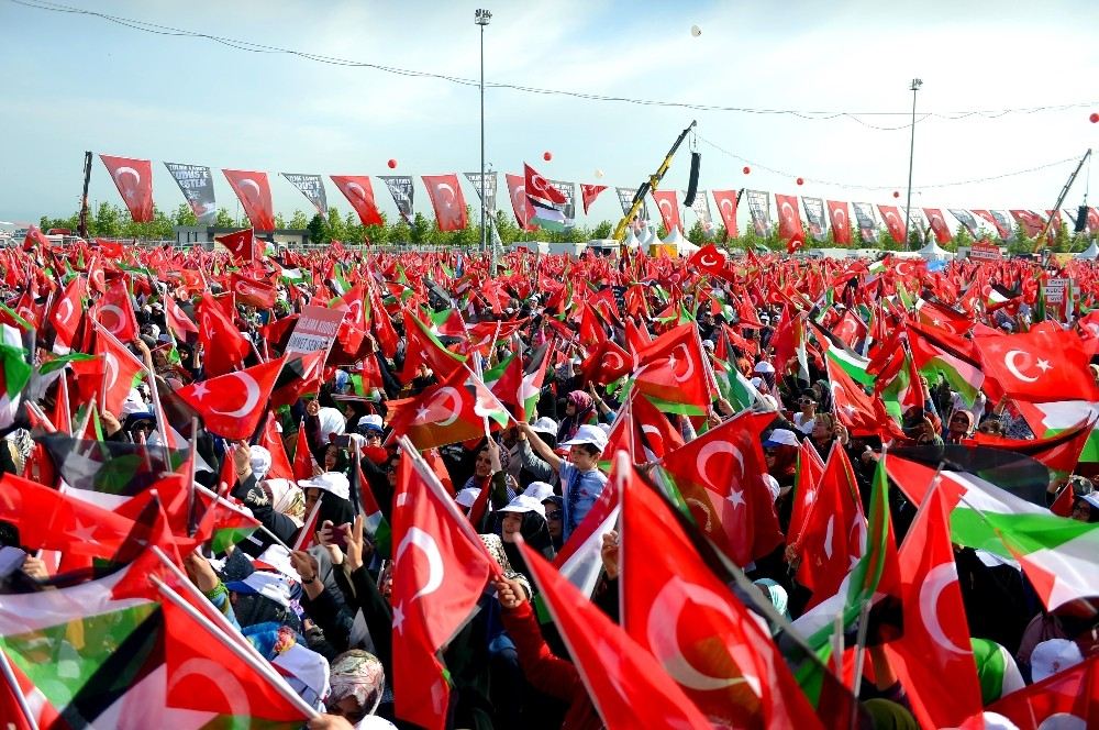 Vatandaşlar Ellerinde Türk Ve Filistin Bayrakları İle Miting Alanına Akın Etti