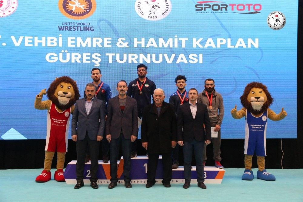 Vehbi Emre Ve Hamit Kaplan Güreş Turnuvasında Şampiyon Türkiye