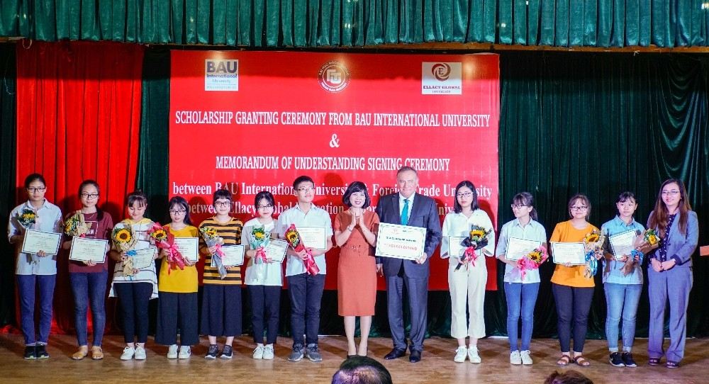 Vietnamda 300 Öğrenciyi Bau Bursla Ödüllendirdi