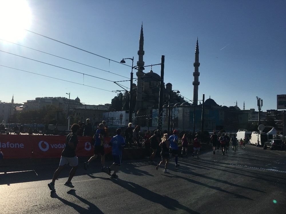Vodafone 41. İstanbul Maratonuna Katılan Sporcular, Tarihi Yarımadadan Geçti