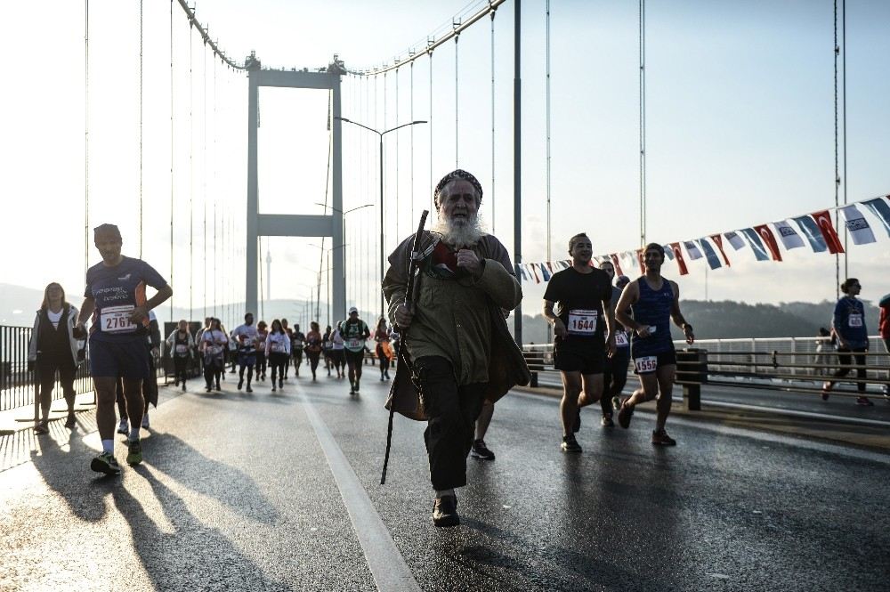 Vodafone Maratona Katılan Dedeler Gençlere Taş Çıkardı