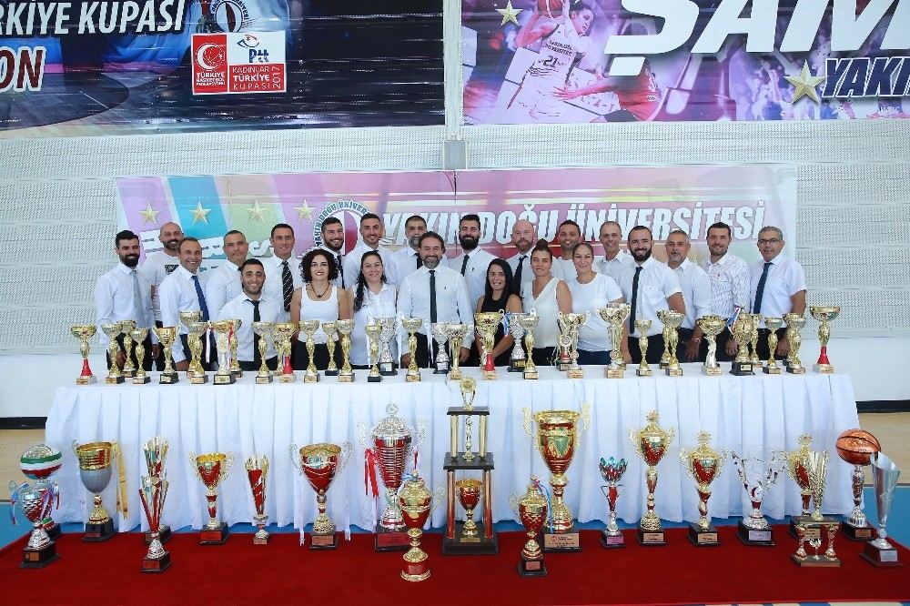 Yakın Doğu Üniversitesinden 2018-2019 Sezonunda 73 Şampiyonluk