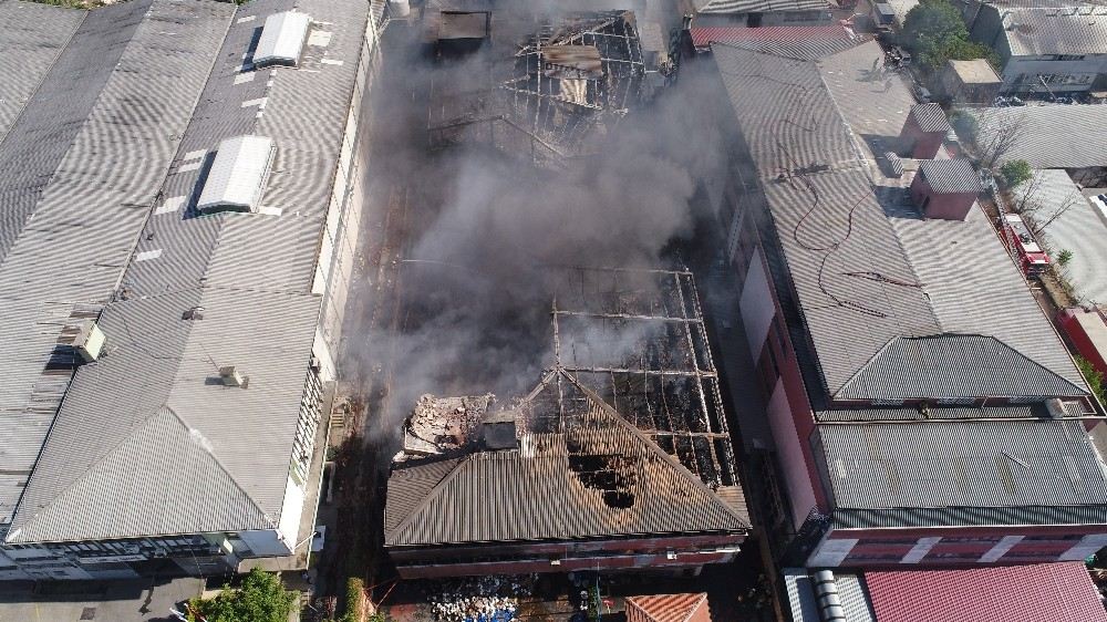 Yangın Nedeniyle Çatısı Ve Duvarları Çöken İş Merkezi Havadan Görüntülendi